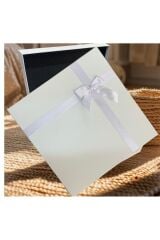 Hediye Kutusu beyaz Kurdeleli beyaz 30 Cm En 30 Cm Boy 12 Cm Yükseklik Söz Damat Bohçası